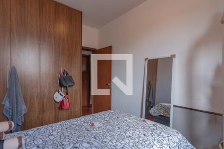 Apartamento à venda com 243m², 4 quartos e 2 vagas Apartamento à venda com 243m², 4 quartos e 2 vagasQuarto 2