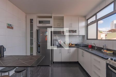 Apartamento à venda com 243m², 4 quartos e 2 vagas Apartamento à venda com 243m², 4 quartos e 2 vagasCozinha