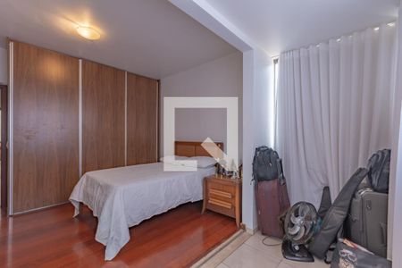 Apartamento à venda com 243m², 4 quartos e 2 vagas Apartamento à venda com 243m², 4 quartos e 2 vagasSuíte