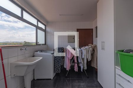 Apartamento à venda com 243m², 4 quartos e 2 vagas Apartamento à venda com 243m², 4 quartos e 2 vagasLavanderia