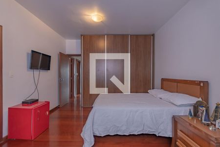 Apartamento à venda com 243m², 4 quartos e 2 vagas Apartamento à venda com 243m², 4 quartos e 2 vagasSuíte