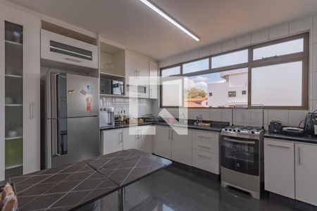 Apartamento à venda com 243m², 4 quartos e 2 vagas Apartamento à venda com 243m², 4 quartos e 2 vagasCozinha