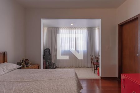 Apartamento à venda com 243m², 4 quartos e 2 vagas Apartamento à venda com 243m², 4 quartos e 2 vagasSuíte