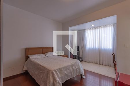 Apartamento à venda com 243m², 4 quartos e 2 vagas Apartamento à venda com 243m², 4 quartos e 2 vagasSuíte