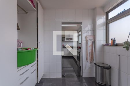 Apartamento à venda com 243m², 4 quartos e 2 vagas Apartamento à venda com 243m², 4 quartos e 2 vagasLavanderia