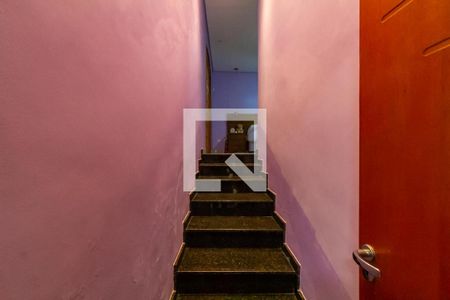 Casa à venda com 210m², 3 quartos e sem vagaEscada