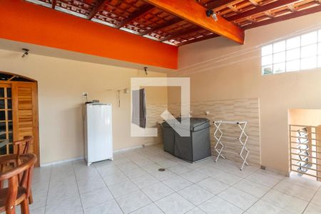 Casa à venda com 210m², 3 quartos e sem vagaÁrea de Serviço e Churrasqueira