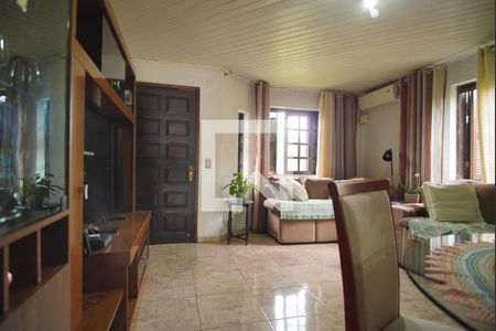 Sala de casa à venda com 4 quartos, 140m² em Vila Jardim, Porto Alegre
