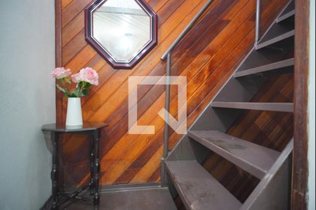 Escada - Acesso Quartos de casa à venda com 4 quartos, 140m² em Vila Jardim, Porto Alegre