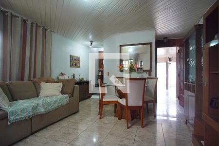 Sala de casa à venda com 4 quartos, 140m² em Vila Jardim, Porto Alegre