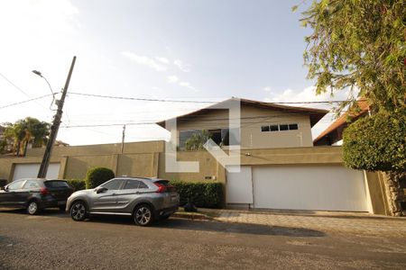 Casa à venda com 900m², 4 quartos e 8 vagasFachada