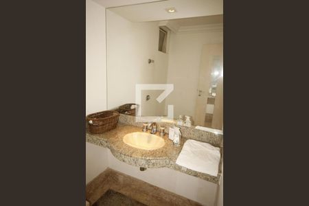 Casa à venda com 900m², 4 quartos e 8 vagasLavabo