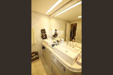 Casa à venda com 900m², 4 quartos e 8 vagasbanheiro 2