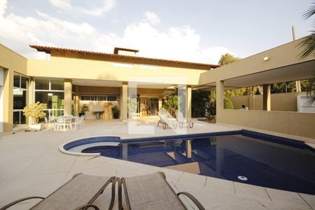 Casa à venda com 900m², 4 quartos e 8 vagasPiscina