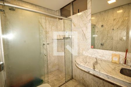 Casa à venda com 900m², 4 quartos e 8 vagasbanheiro 1