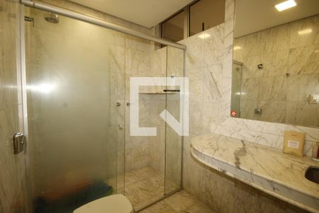 Casa à venda com 900m², 4 quartos e 8 vagasbanheiro 1