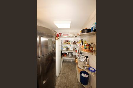 Casa à venda com 900m², 4 quartos e 8 vagasDespensa