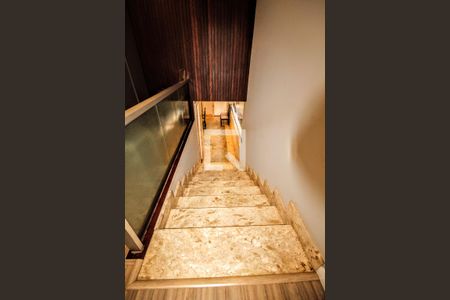 Casa à venda com 900m², 4 quartos e 8 vagasescada