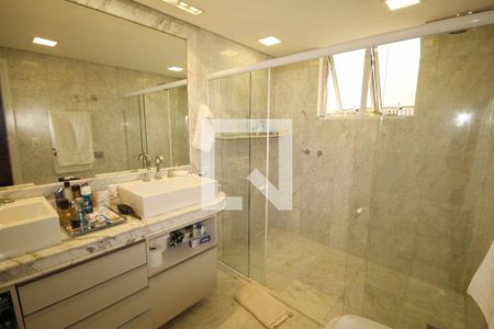 Casa à venda com 900m², 4 quartos e 8 vagasbanheiro 2