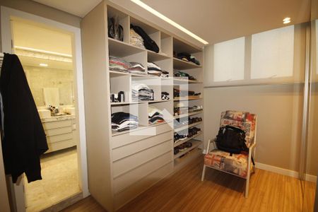 Casa à venda com 900m², 4 quartos e 8 vagasCloset