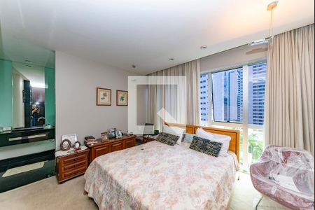 Apartamento à venda com 176m², 3 quartos e 3 vagas Apartamento à venda com 176m², 3 quartos e 3 vagasSuíte