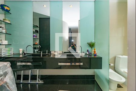 Apartamento à venda com 176m², 3 quartos e 3 vagas Apartamento à venda com 176m², 3 quartos e 3 vagasBanheiro da Suíte