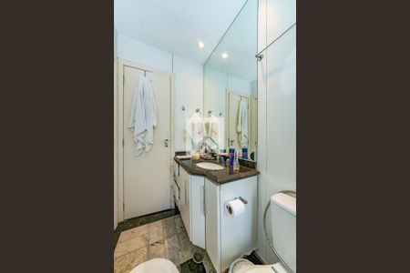 Apartamento à venda com 176m², 3 quartos e 3 vagas Apartamento à venda com 176m², 3 quartos e 3 vagasBanheiro Social