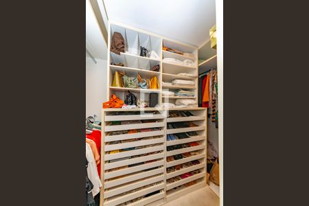 Apartamento à venda com 176m², 3 quartos e 3 vagas Apartamento à venda com 176m², 3 quartos e 3 vagasCloset da suíte