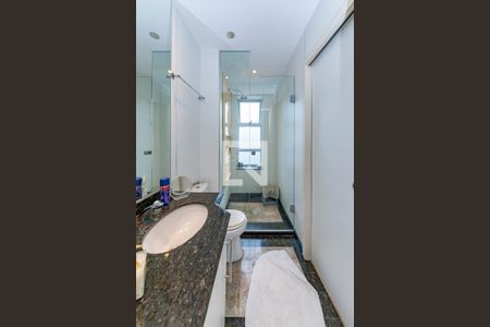 Apartamento à venda com 176m², 3 quartos e 3 vagas Apartamento à venda com 176m², 3 quartos e 3 vagasBanheiro Social