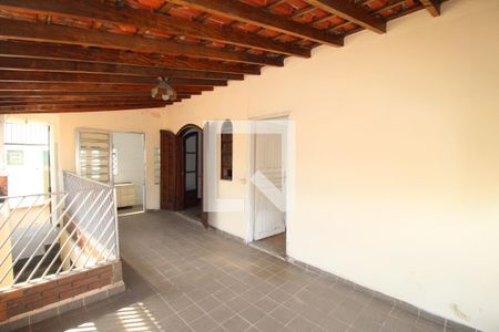 Casa à venda com 220m², 3 quartos e 2 vagasQuarto 2 - Varanda