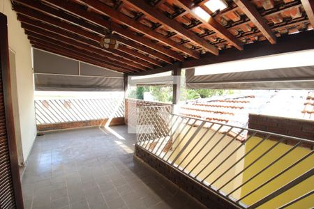 Casa à venda com 220m², 3 quartos e 2 vagasQuarto 2 - Varanda