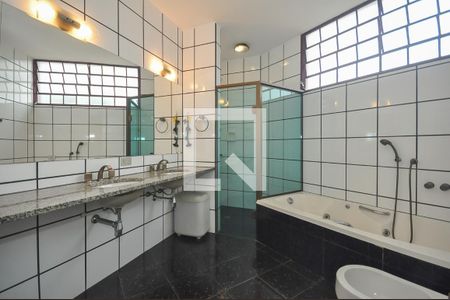 Casa à venda com 400m², 4 quartos e 3 vagas Casa à venda com 400m², 4 quartos e 3 vagasBanheiro Suíte 2