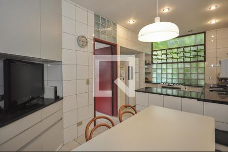 Casa à venda com 400m², 4 quartos e 3 vagas Casa à venda com 400m², 4 quartos e 3 vagasCozinha