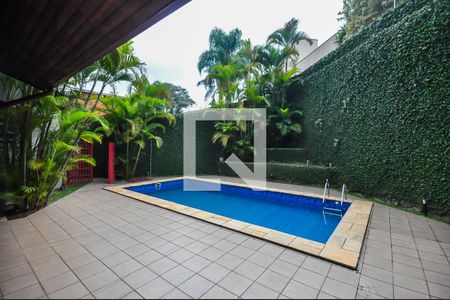 Casa à venda com 400m², 4 quartos e 3 vagas Casa à venda com 400m², 4 quartos e 3 vagasPiscina