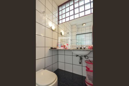 Casa à venda com 400m², 4 quartos e 3 vagas Casa à venda com 400m², 4 quartos e 3 vagasBanheiro Suíte 4