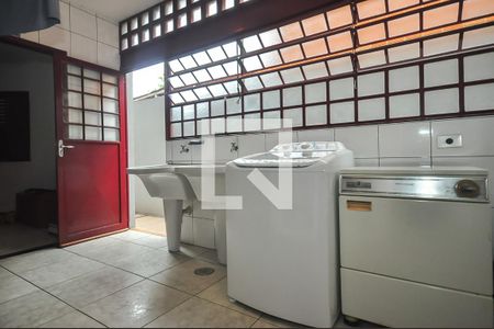 Casa à venda com 400m², 4 quartos e 3 vagas Casa à venda com 400m², 4 quartos e 3 vagasÁrea de Serviço