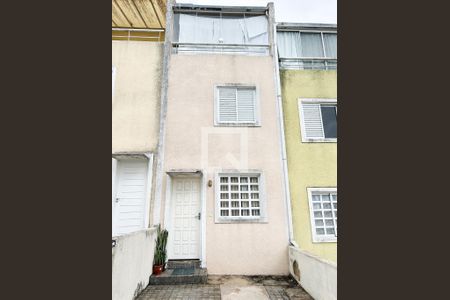 Casa de condomínio à venda com 150m², 3 quartos e 2 vagas Casa de condomínio à venda com 150m², 3 quartos e 2 vagasFachada