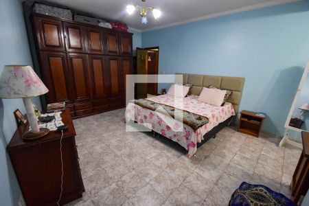 Casa à venda com 353m², 5 quartos e 6 vagas Casa à venda com 353m², 5 quartos e 6 vagasQuarto 2 - Suíte