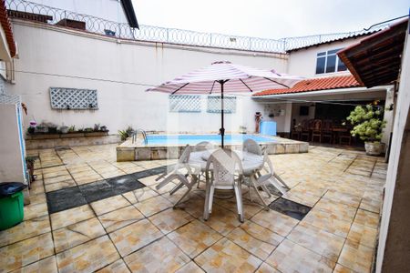 Casa à venda com 353m², 5 quartos e 6 vagas Casa à venda com 353m², 5 quartos e 6 vagasQuintal
