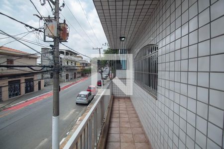 Casa à venda com 160m², 3 quartos e 2 vagas Casa à venda com 160m², 3 quartos e 2 vagasVaranda