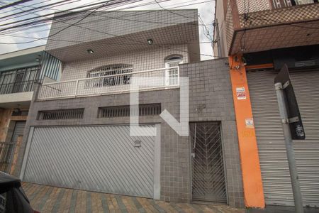 Casa à venda com 160m², 3 quartos e 2 vagas Casa à venda com 160m², 3 quartos e 2 vagasFachada