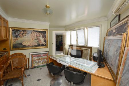 Casa à venda com 1100m², 4 quartos e 5 vagasEscritórios