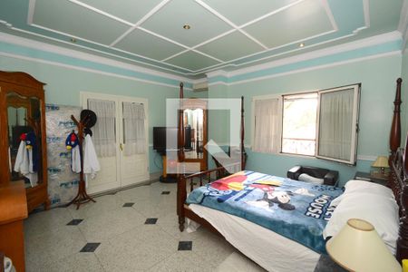 Casa à venda com 1100m², 4 quartos e 5 vagasSuíte 2