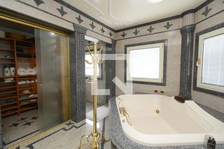 Casa à venda com 1100m², 4 quartos e 5 vagasBanheiro da Suíte master