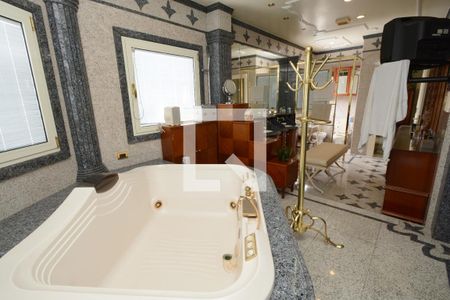 Casa à venda com 1100m², 4 quartos e 5 vagasBanheiro da Suíte master