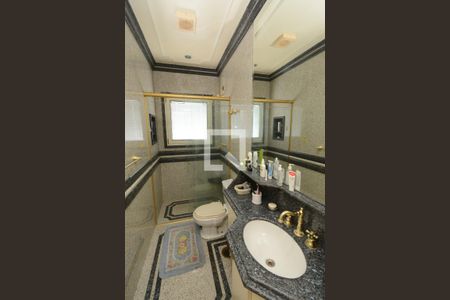 Casa à venda com 1100m², 4 quartos e 5 vagasBanheiro da Suíte 2