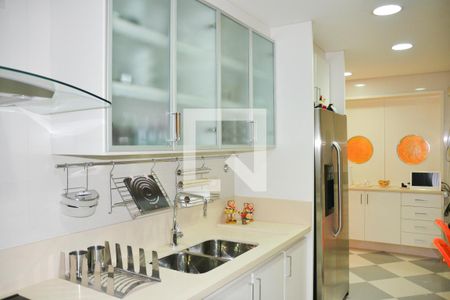 Apartamento à venda com 153m², 3 quartos e 3 vagas Apartamento à venda com 153m², 3 quartos e 3 vagasCozinha