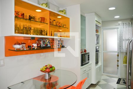 Apartamento à venda com 153m², 3 quartos e 3 vagas Apartamento à venda com 153m², 3 quartos e 3 vagasCozinha