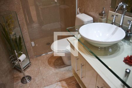 Apartamento à venda com 153m², 3 quartos e 3 vagas Apartamento à venda com 153m², 3 quartos e 3 vagasBanheiro 2