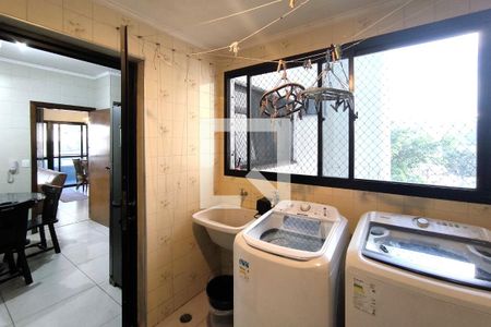 Apartamento à venda com 211m², 3 quartos e 2 vagas Apartamento à venda com 211m², 3 quartos e 2 vagasÁrea de Serviço